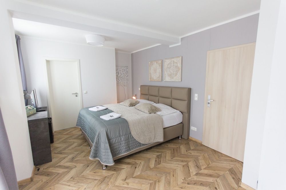 Tm Suites Standard Room, 1 King Bed, Non Smoking, City View 3