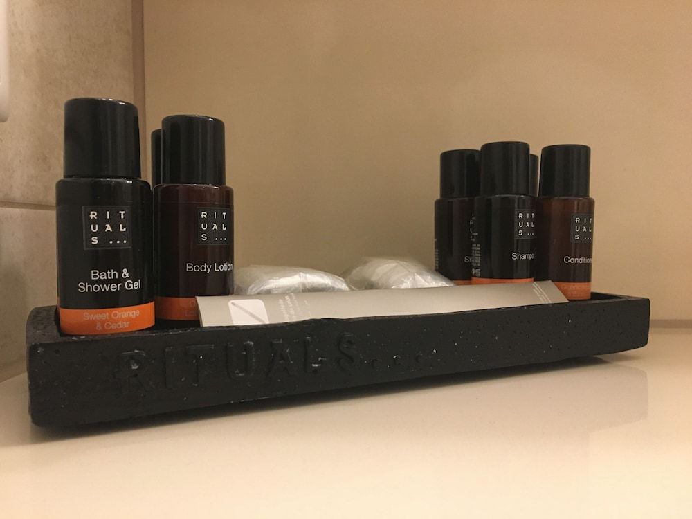 Select MS Charles Dickens - Frankfurt Business Suite, 1 Queen Bed, Balcony, City View 6