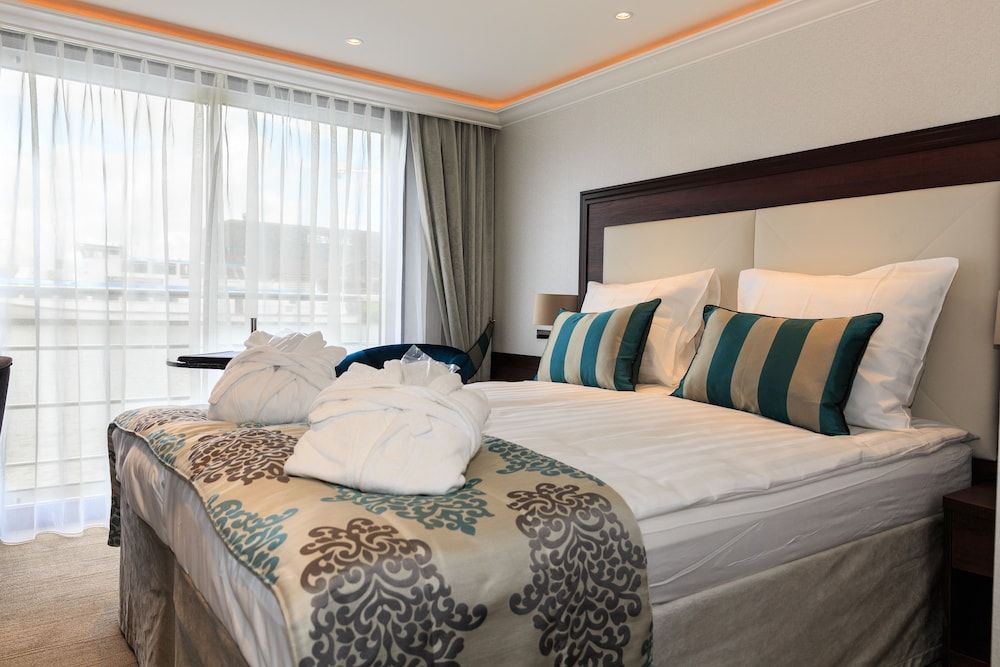 Select MS Charles Dickens - Frankfurt Comfort Double or Twin Room, 1 Queen Bed, City View 6