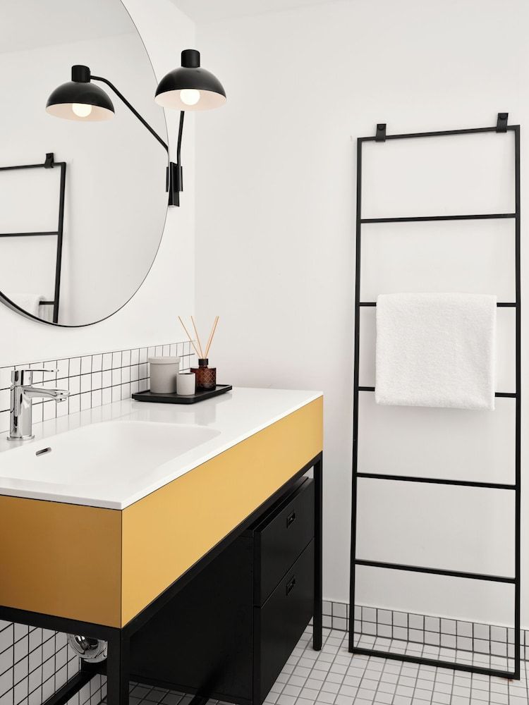 Bob W Münchner Freiheit Boutique Room 6