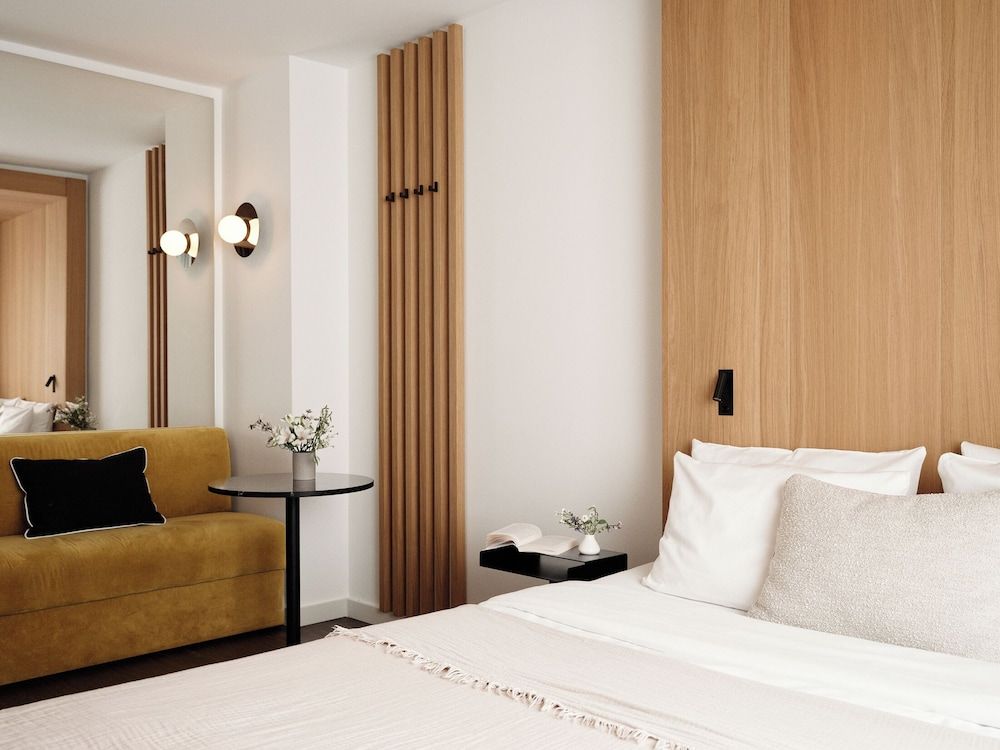 Bob W Münchner Freiheit Boutique Room