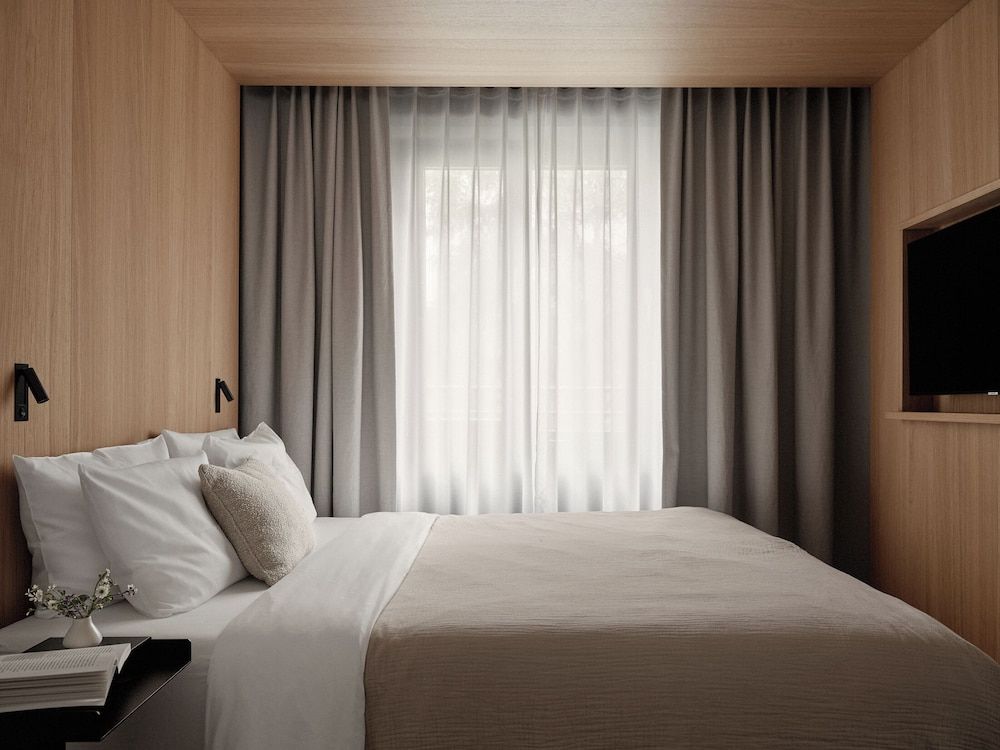 Bob W Münchner Freiheit Boutique Room 3