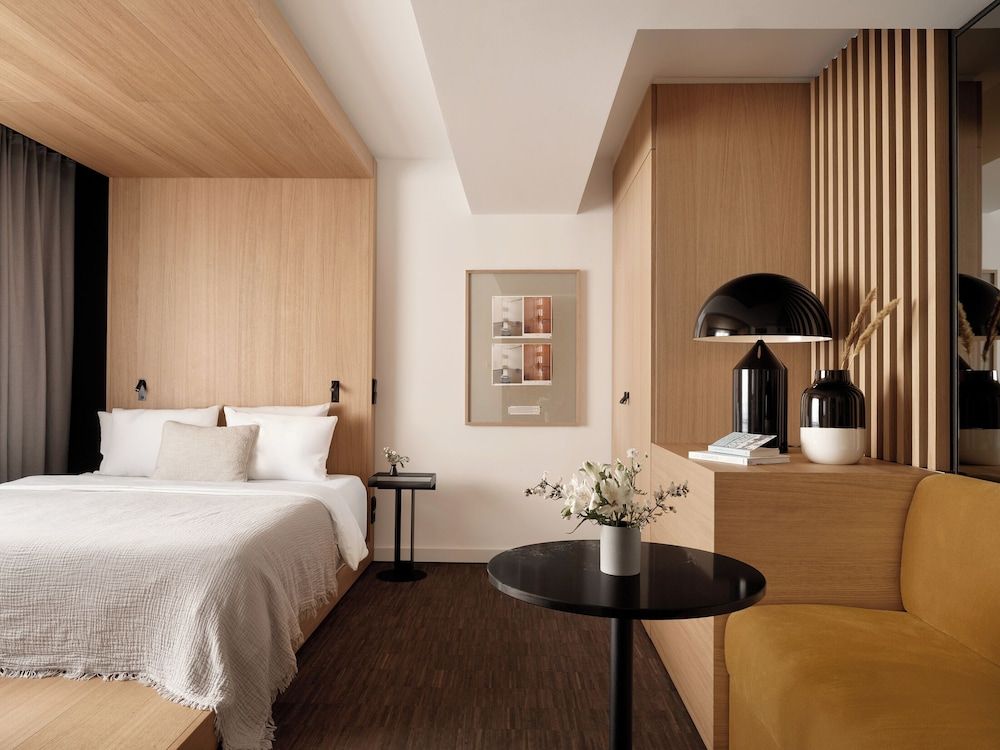 undefined Bob W Münchner Freiheit 8