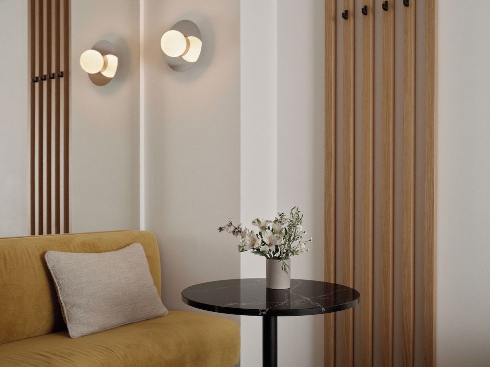 Bob W Münchner Freiheit Boutique Room 9