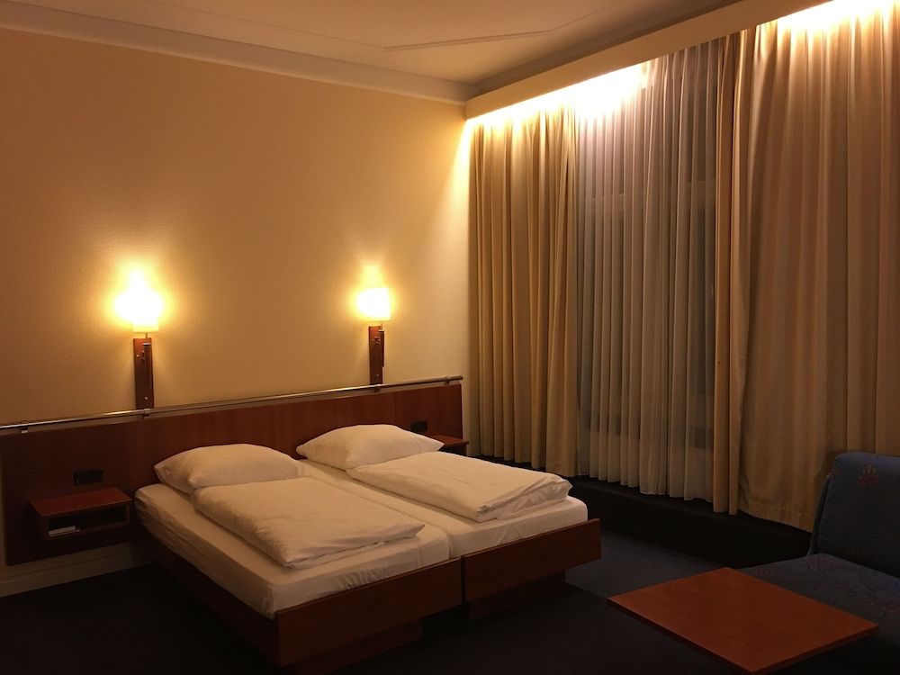 Kurfürst am Kurfürstendamm Economy Double Room 2