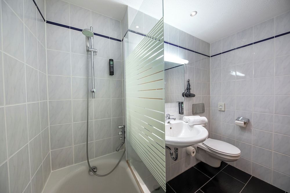 ACHAT Hotel Frankfurt Maintal Superior Double Room 8