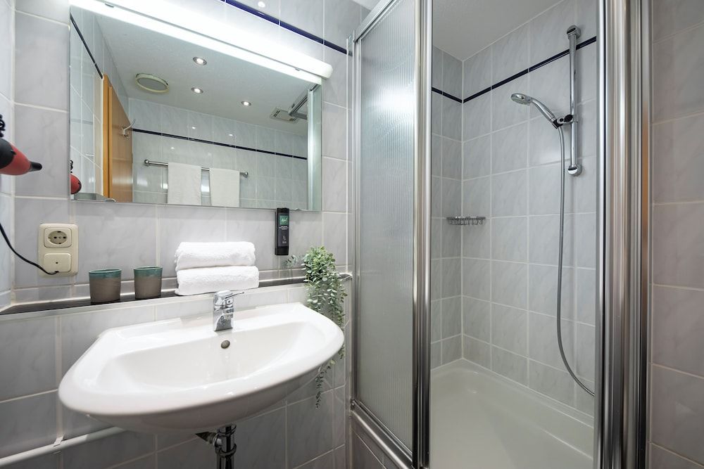 ACHAT Hotel Frankfurt Maintal Business Double Room 8