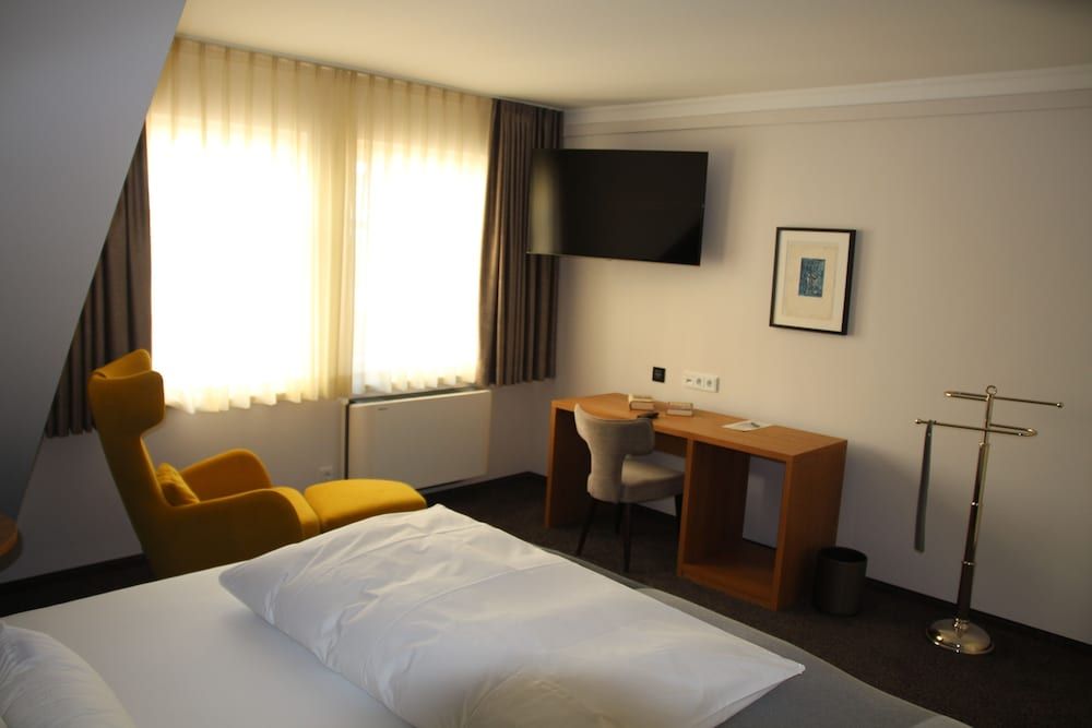 Höll am Main Suite, 1 King Bed with Sofa bed, Kitchenette 2