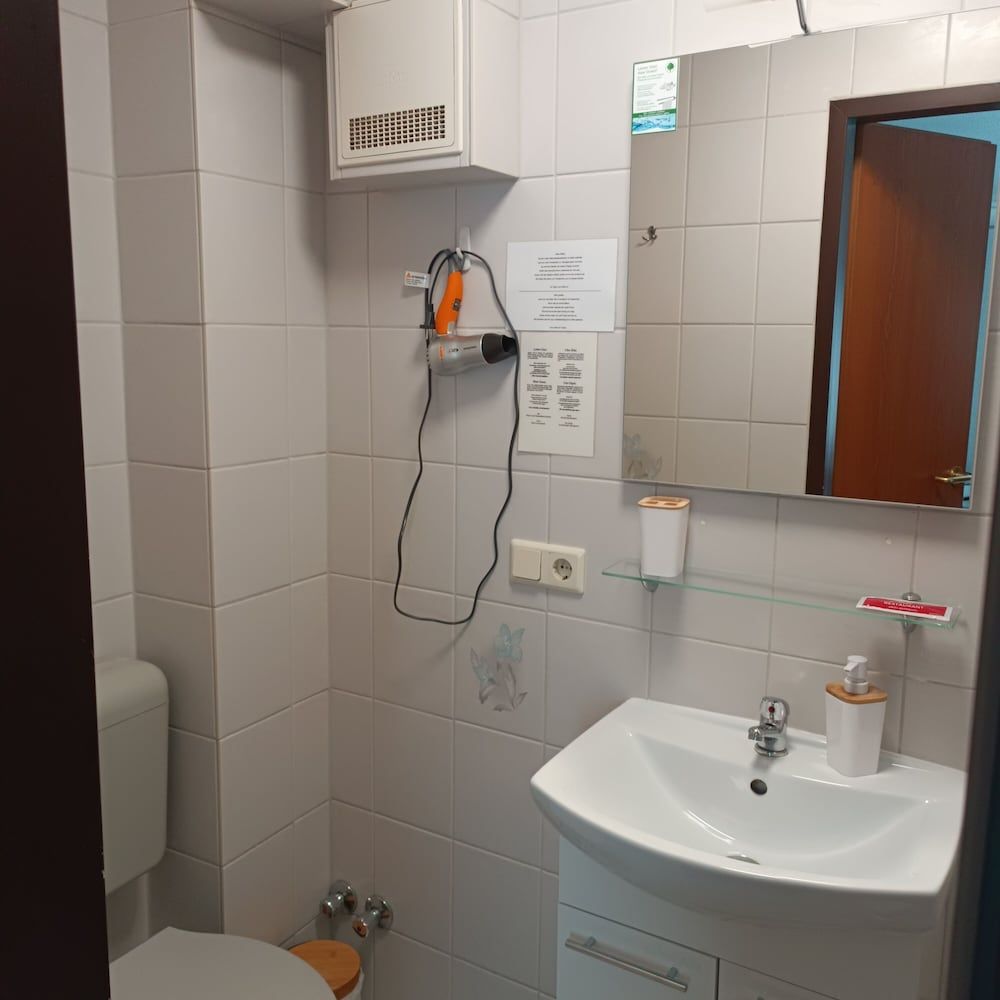 Hotel Ari Standard Single Room, 1 Twin Bed 4