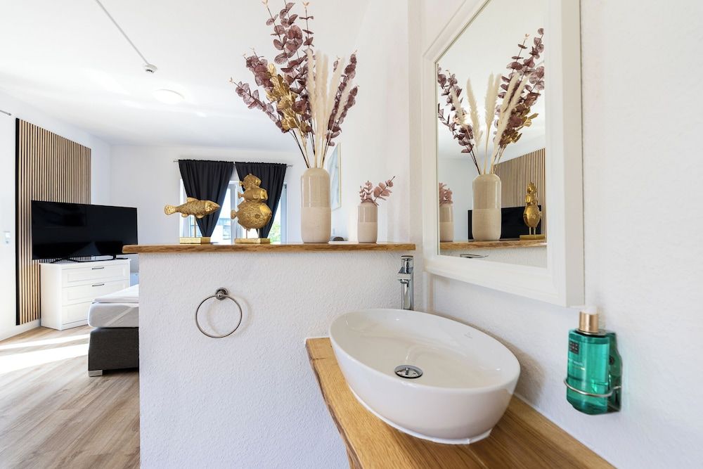 Hotel Bergheim an der Erft Deluxe Double Room, 1 King Bed, Bathtub, Corner 4