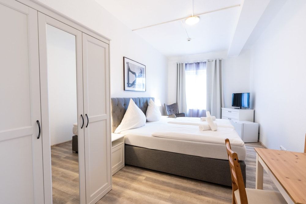 Hotel Bergheim an der Erft Double Room, 1 Queen Bed 4