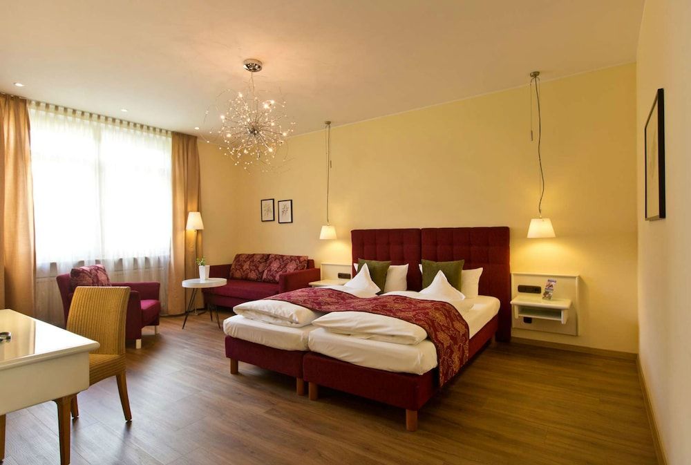 Hotel Deutscher Hof Premium Double Room 4
