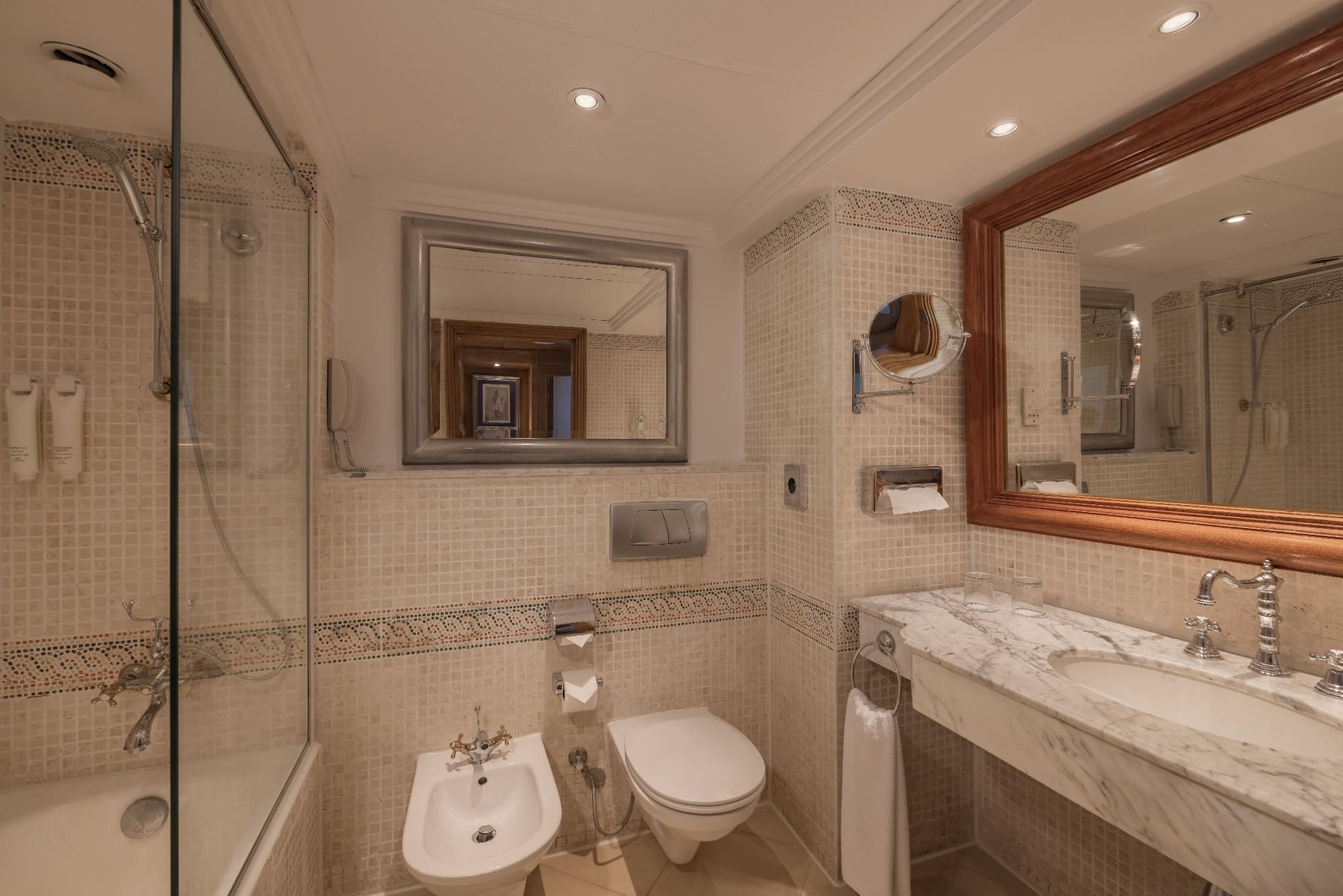 Superior, Twin Bed, Pool View