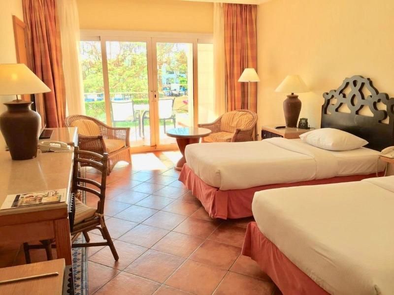 Superior, Twin Bed, Pool View