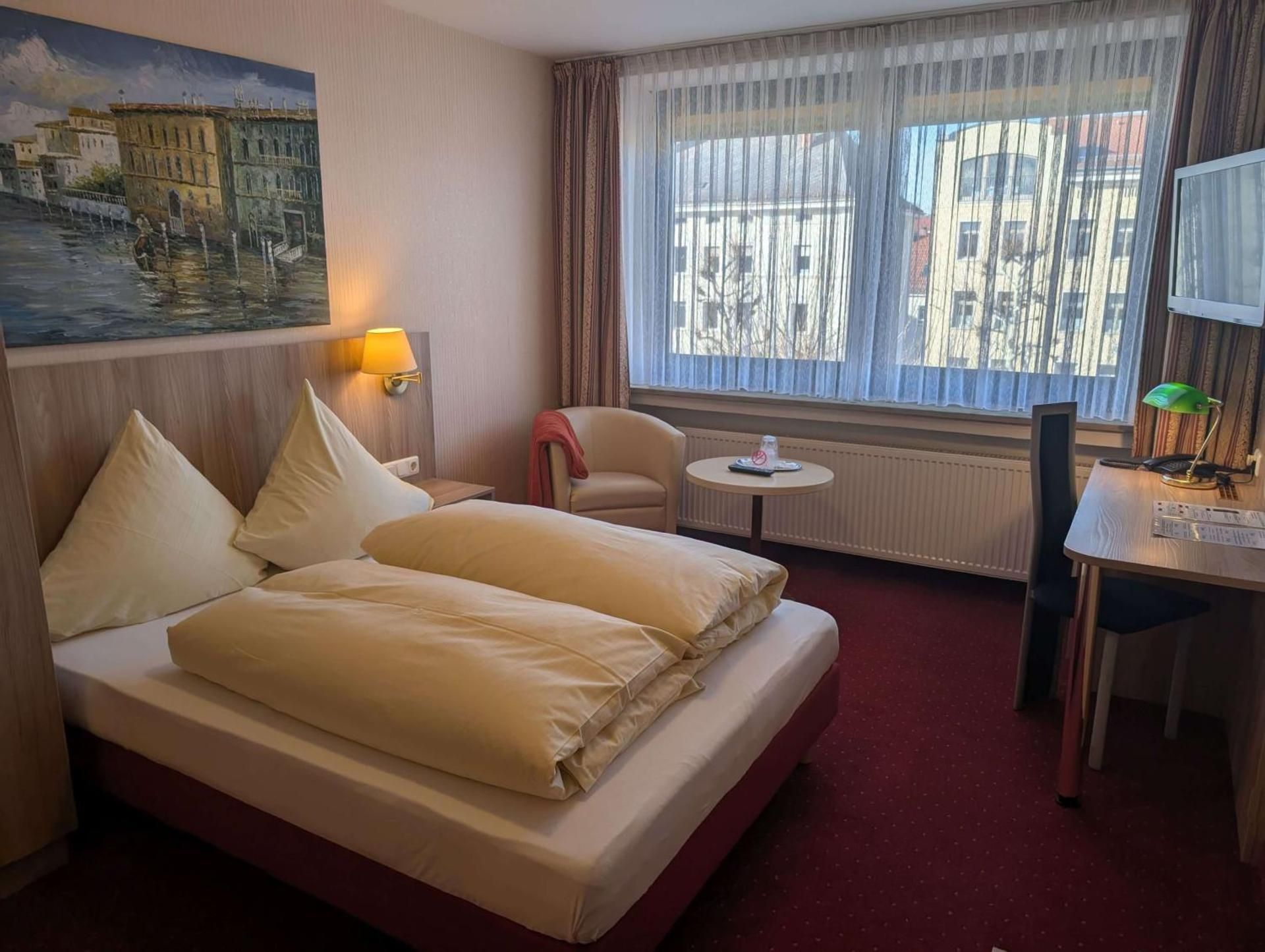 Single Room Comfort with French Bed