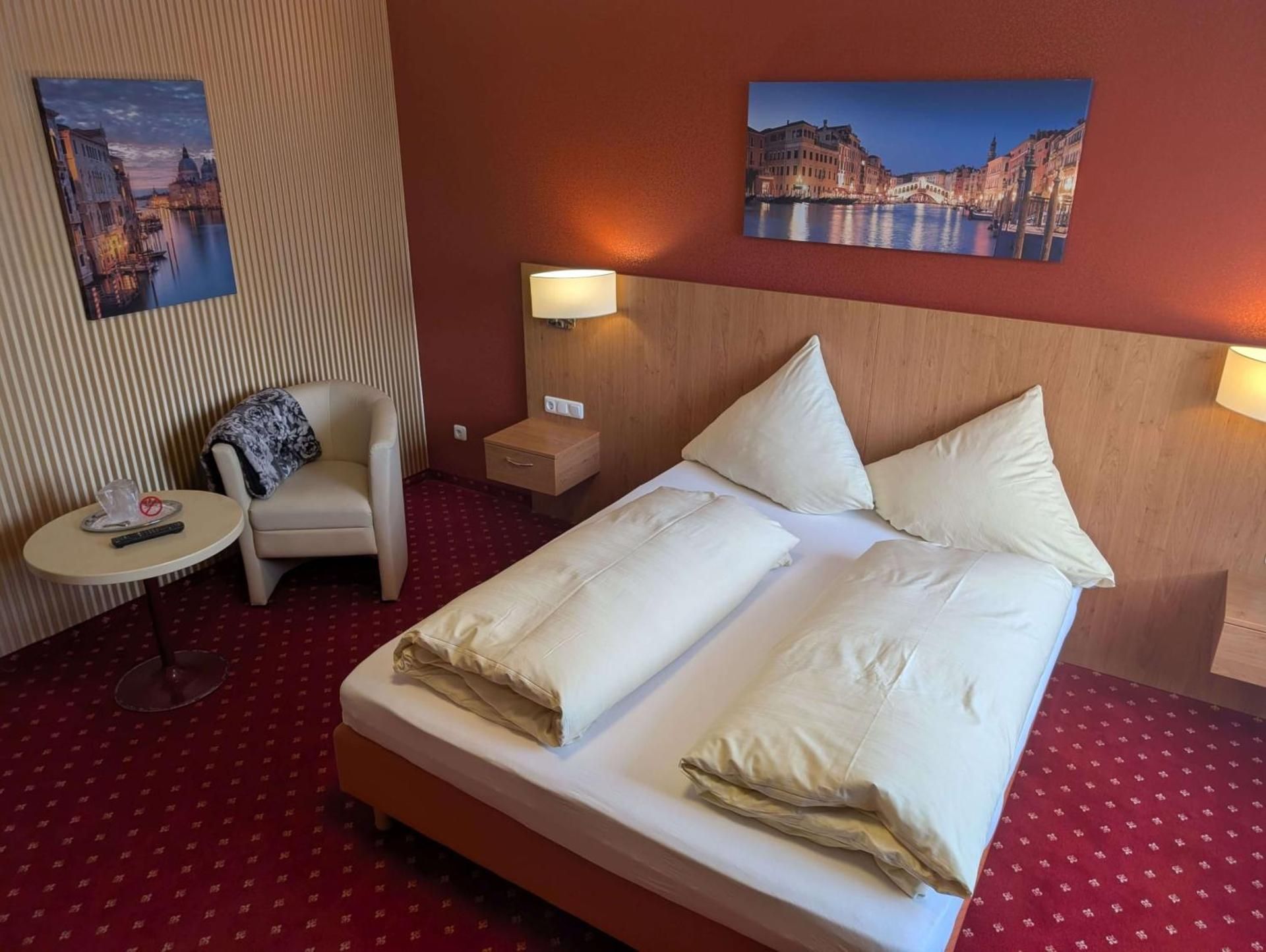 Single Room Comfort with French Bed