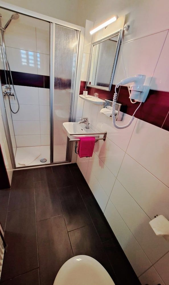 Hotel Columbus Single Room 18