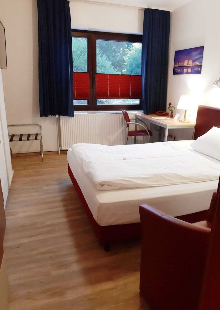 Hotel Columbus Single Room 10