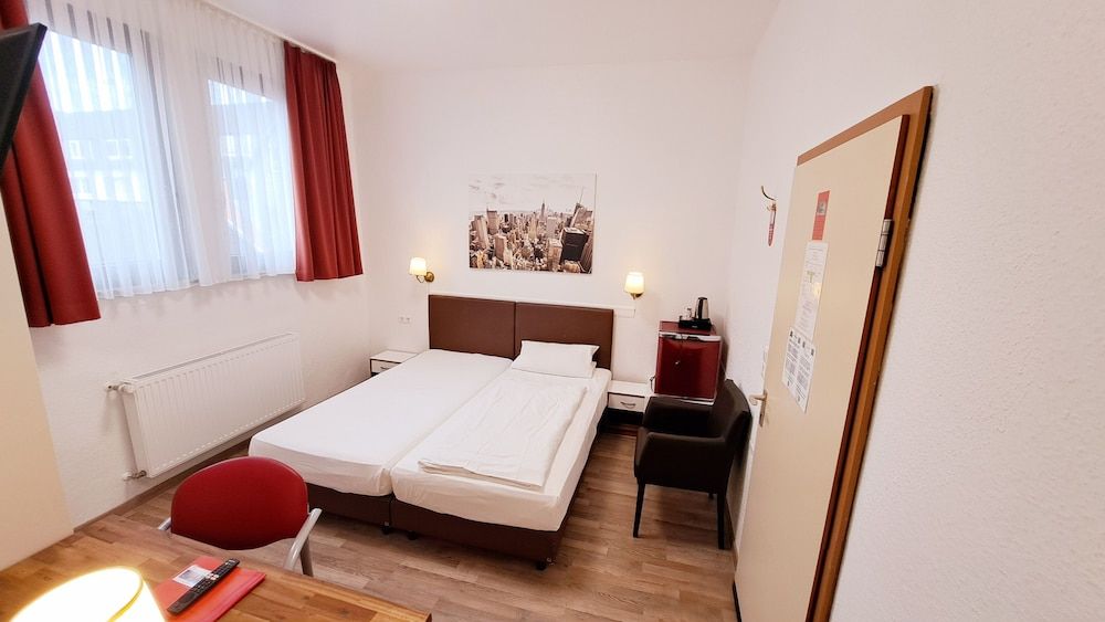 Hotel Columbus Single Room 16