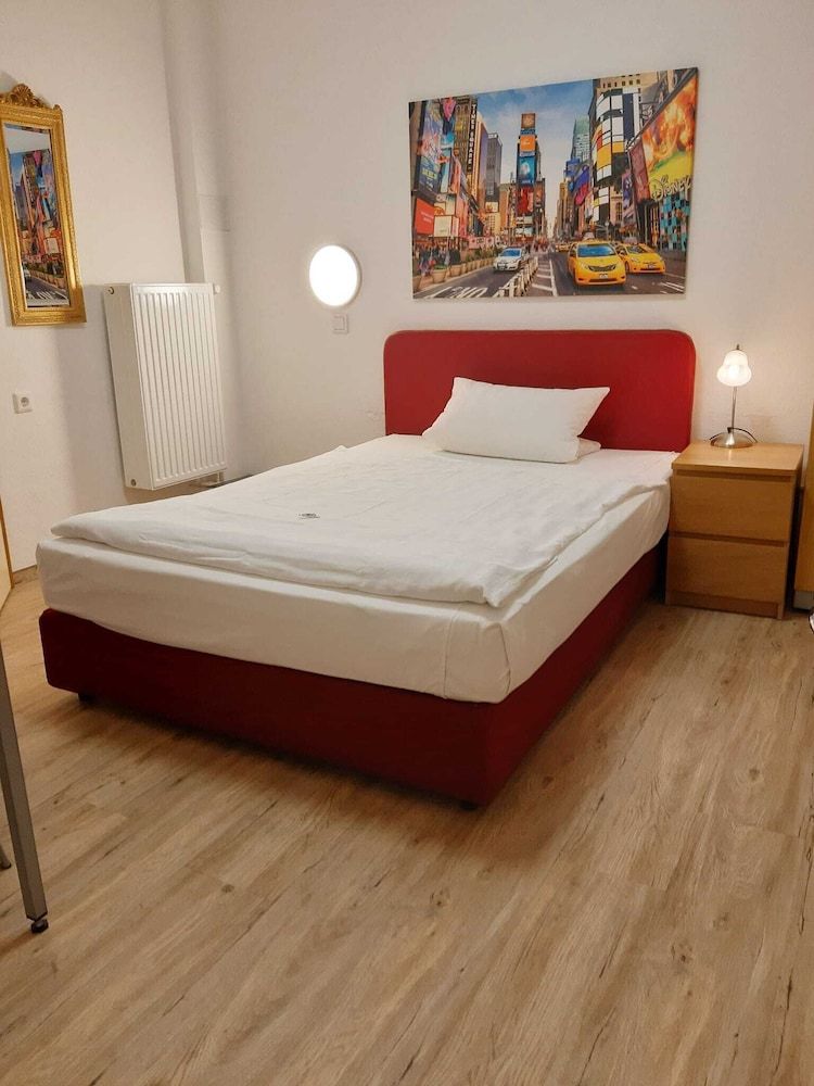 Hotel Columbus Single Room 7