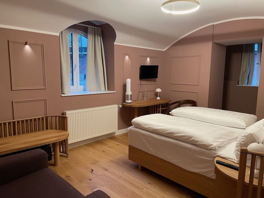 undefined Hotel Uhland 7