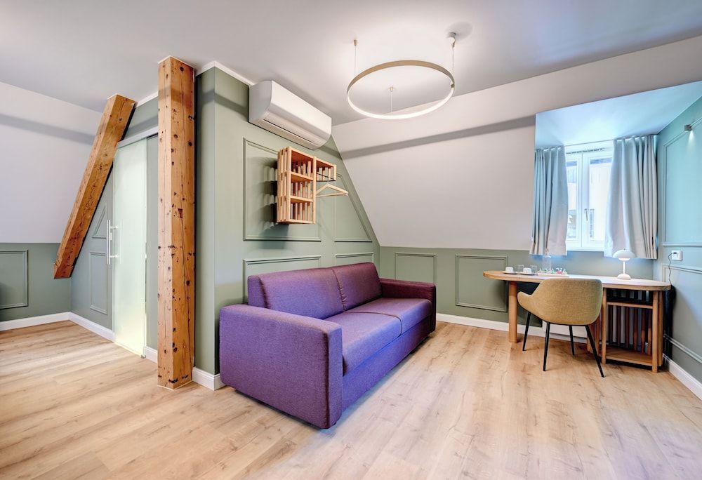 undefined Hotel Uhland 10