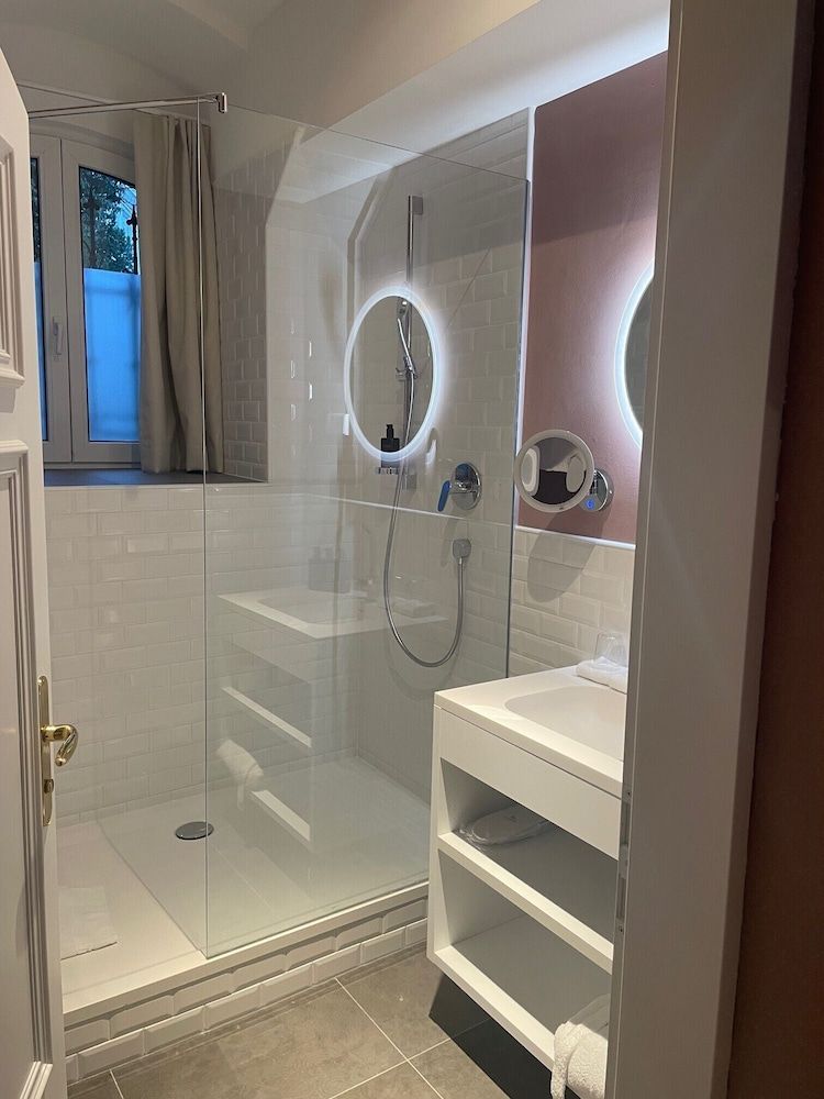 undefined Hotel Uhland 8