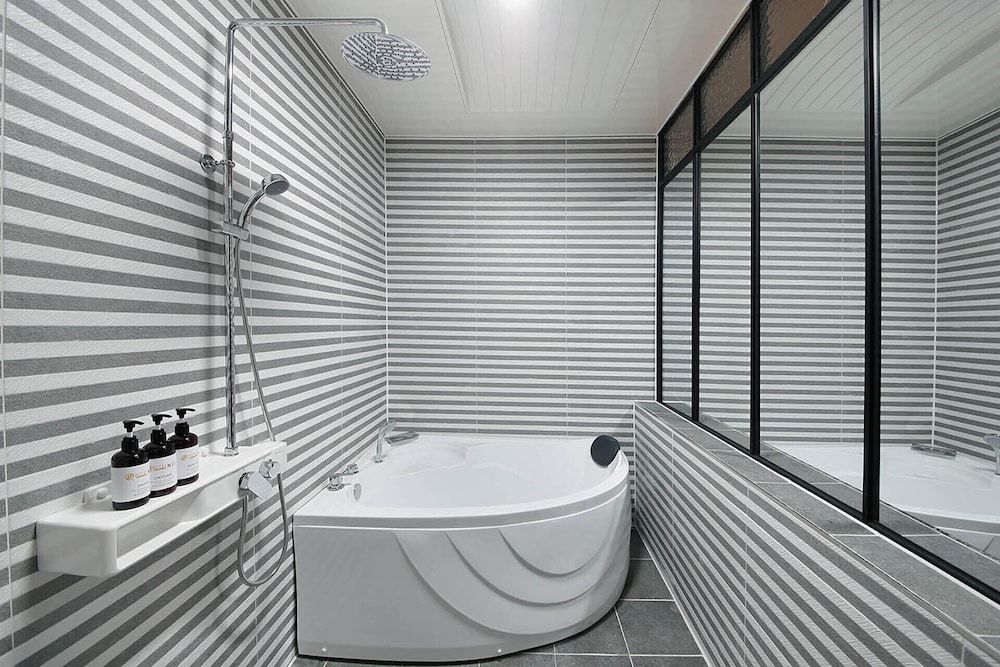 Hotel NOL Standard Twin Room, 2 Twin Beds 3