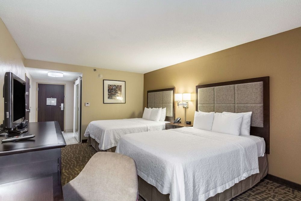 Standard room with two queen beds