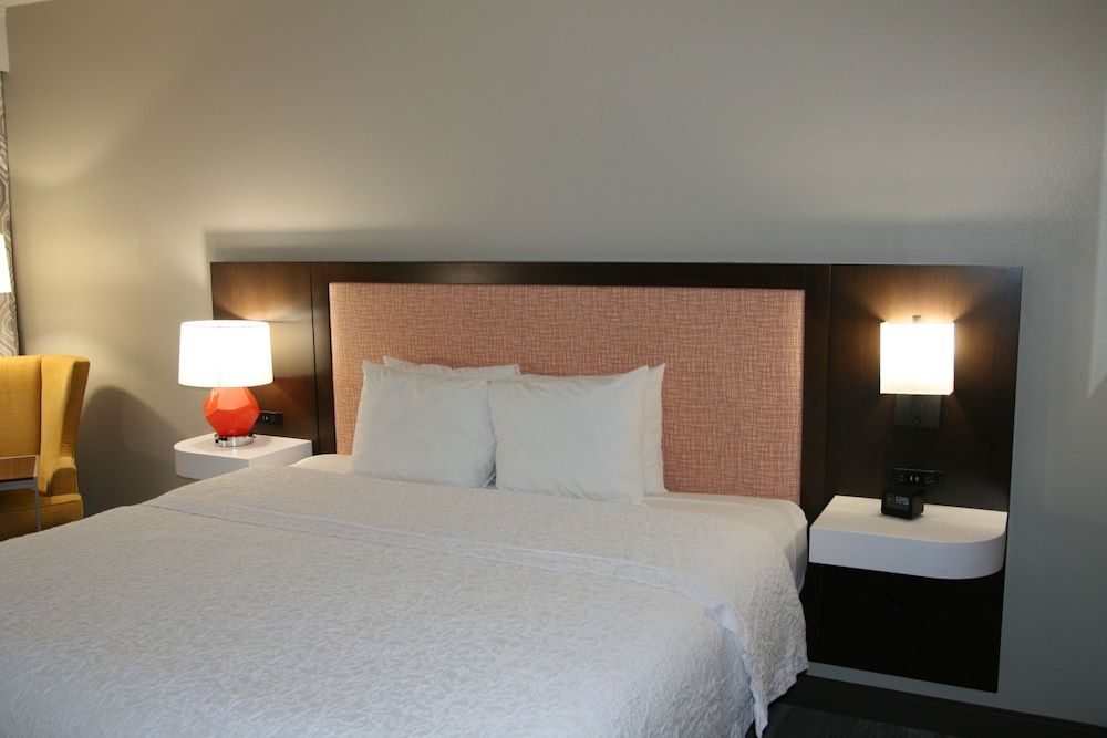 Suite, 1 King Bed, Accessible, Non Smoking