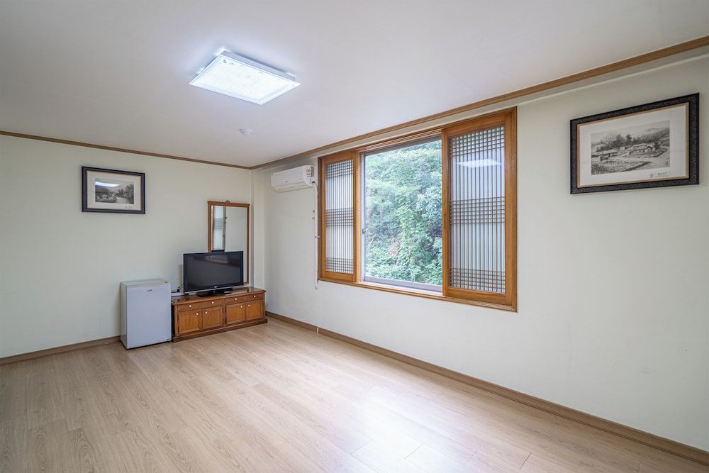 Wolsan atman R03) Ondol Room for 4 people (No Kitchenette)