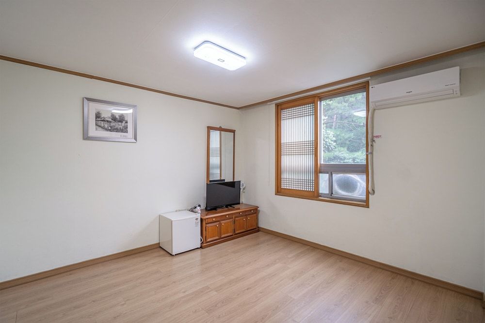 Wolsan atman R02) Ondol Room for 3 people (No Kitchenette)