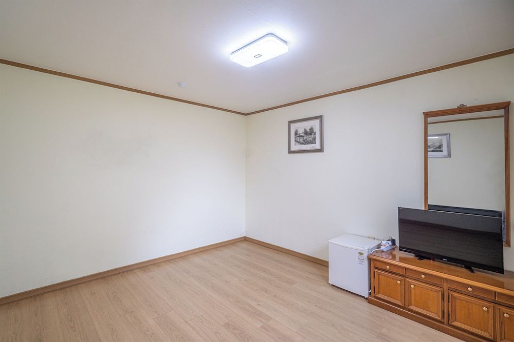 Wolsan atman R02) Ondol Room for 3 people (No Kitchenette) 2