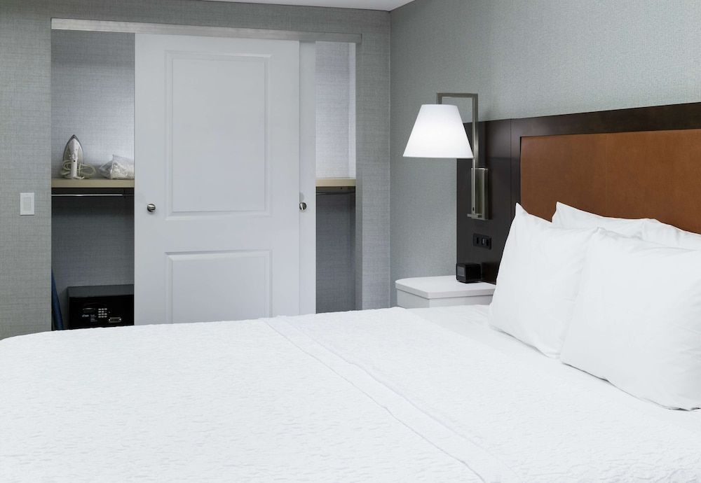 Room, 1 King Bed, Accessible, Bathtub