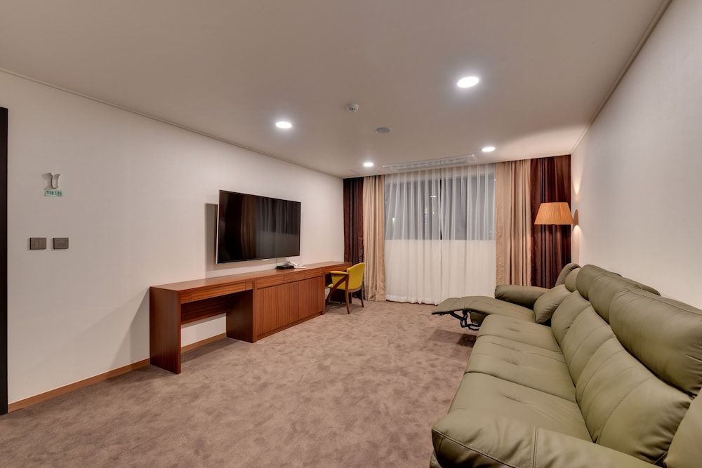 Sea & Moon Tourist Hotel Ocean View Sea & Moon Suite Room 8