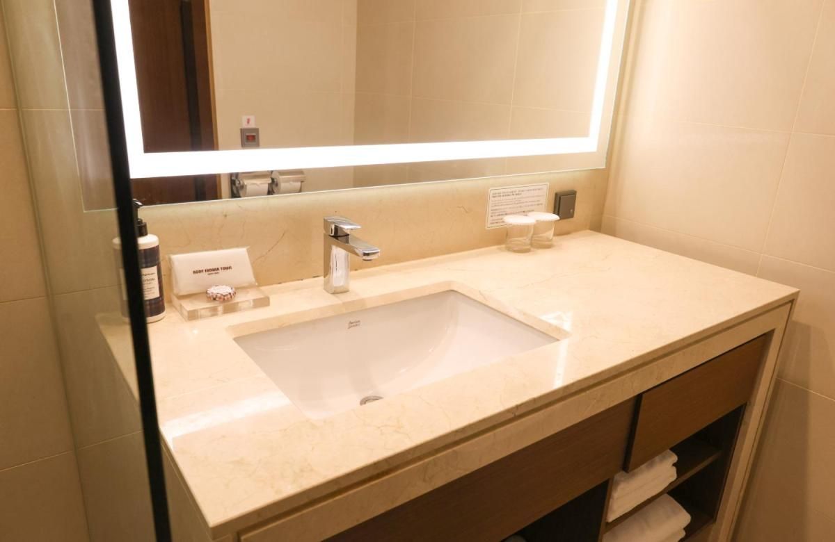 [Pool PKG] Balcony Double with Access to Rooftop Pool (20:0022:00) & Pool Concert