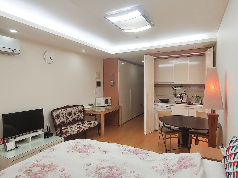 Khan Residence Room 15