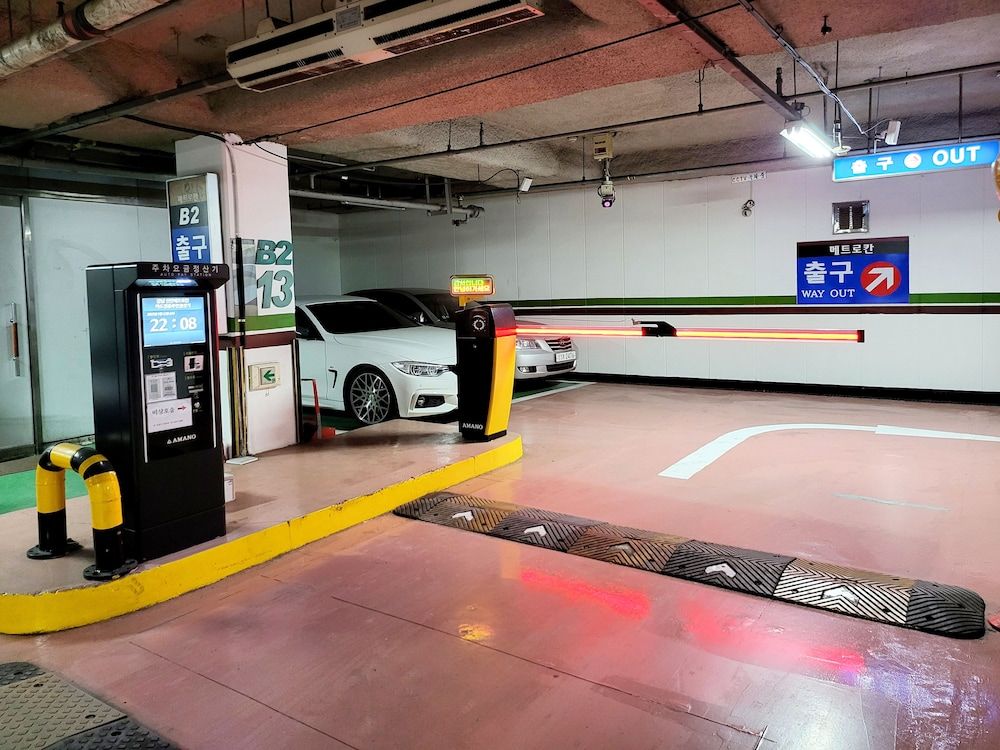 undefined Khan Residence 6