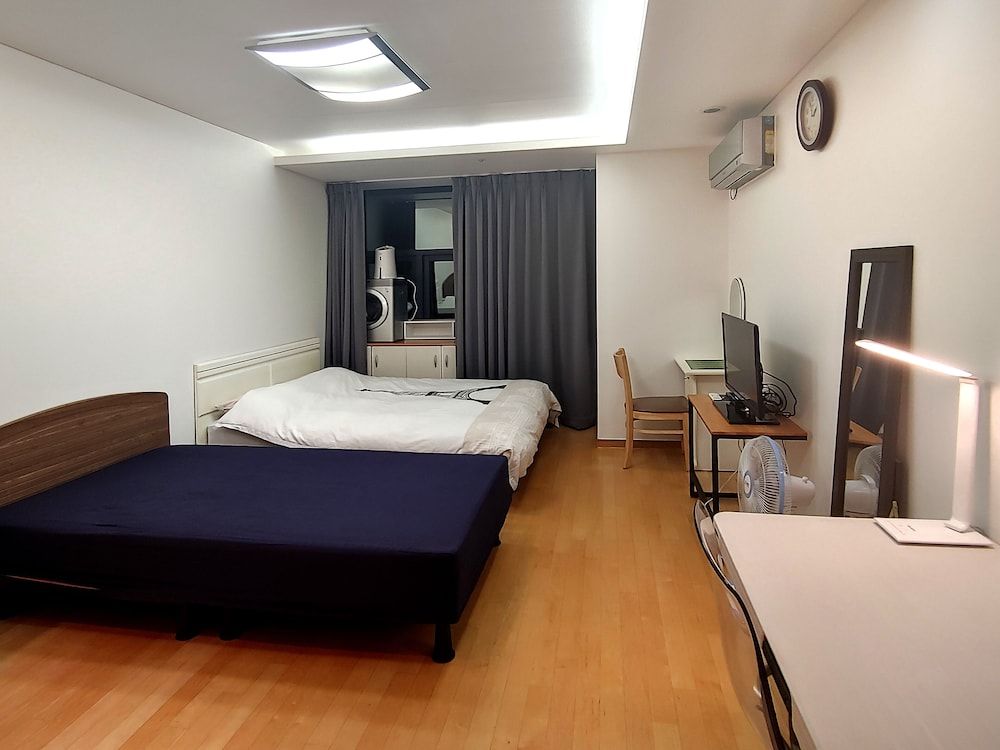 undefined Khan Residence 8