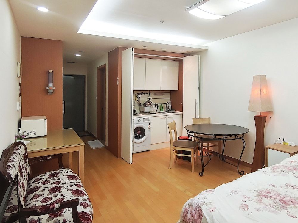 Khan Residence Room 24