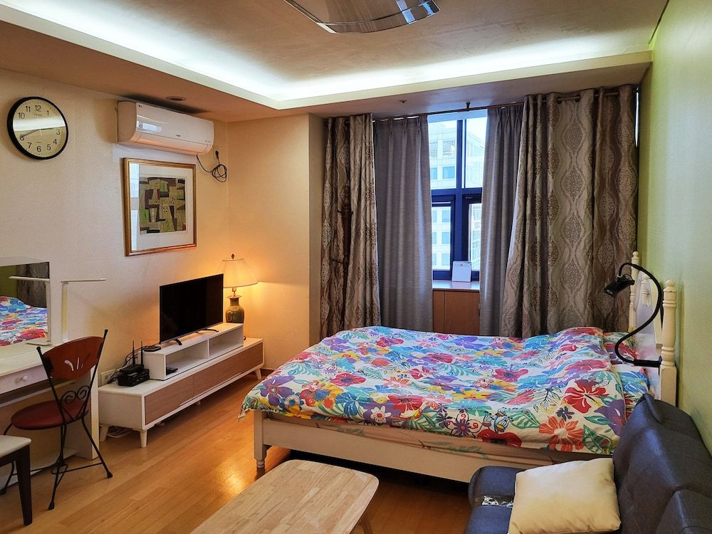 Khan Residence Room 3