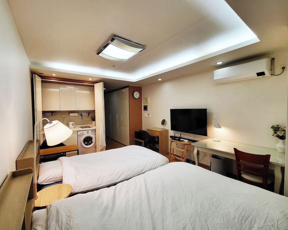 Khan Residence Studio 8