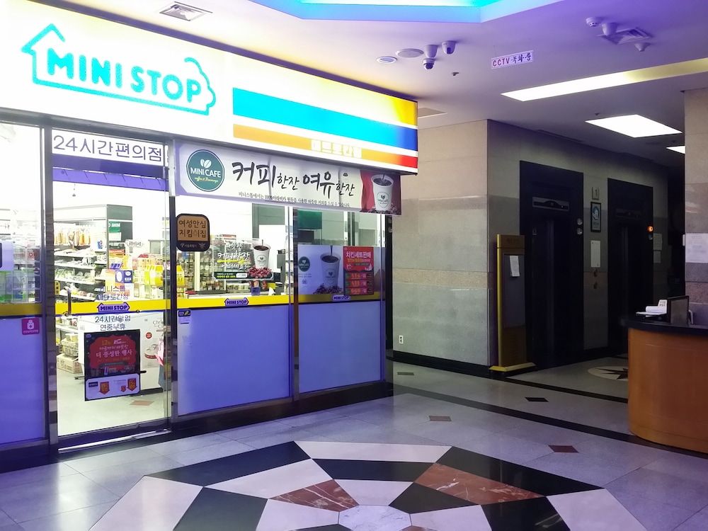 undefined Khan Residence 4