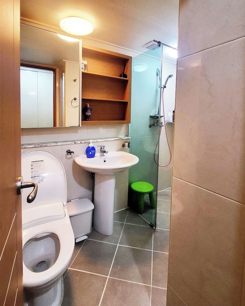 Khan Residence Studio 17