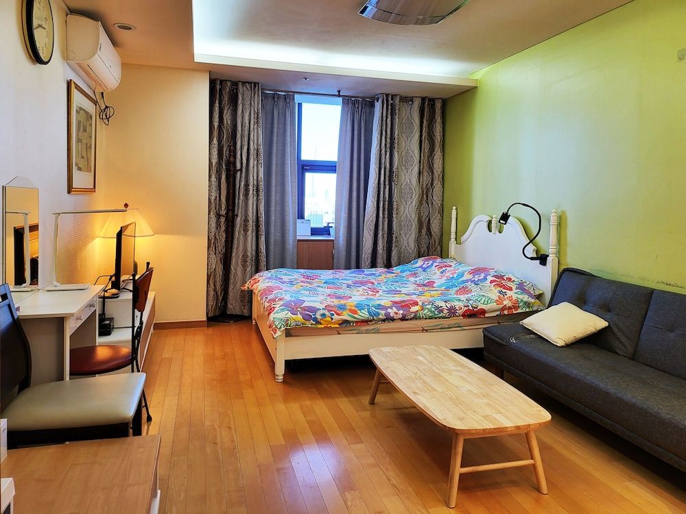 Khan Residence Room 2