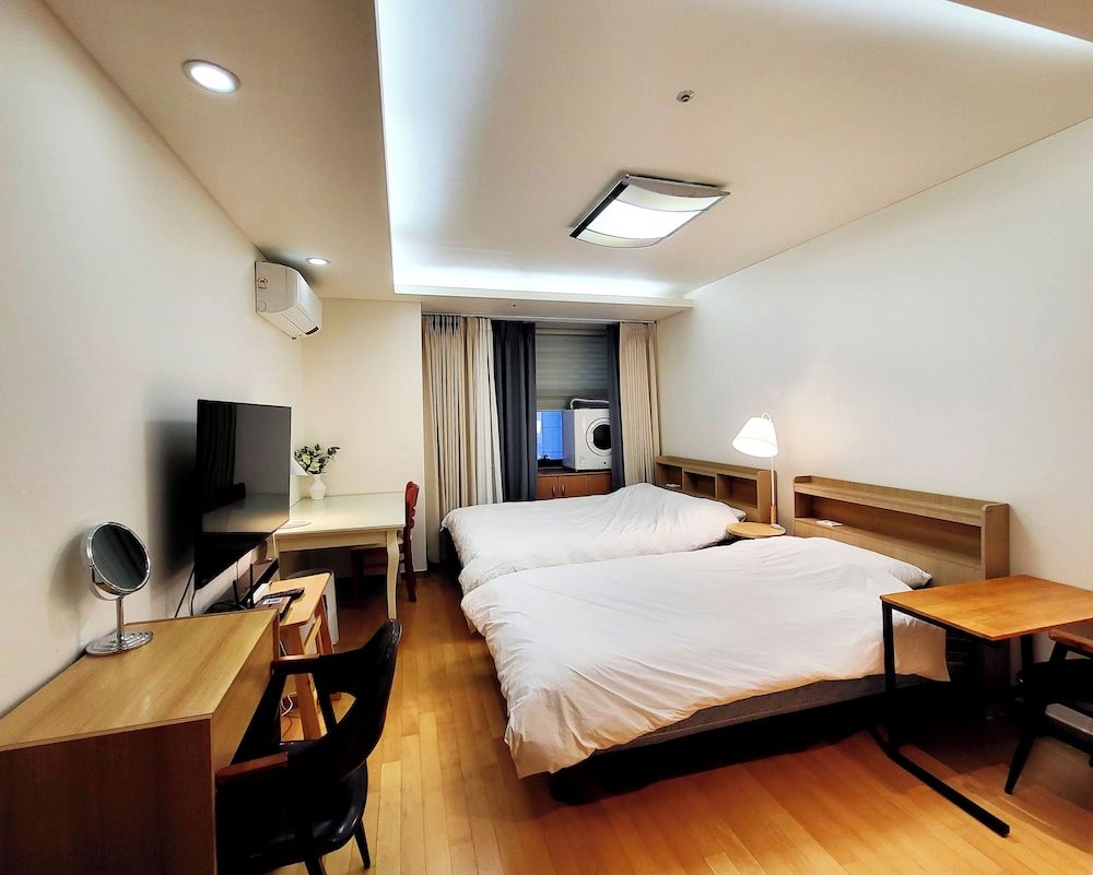 Khan Residence Studio 9