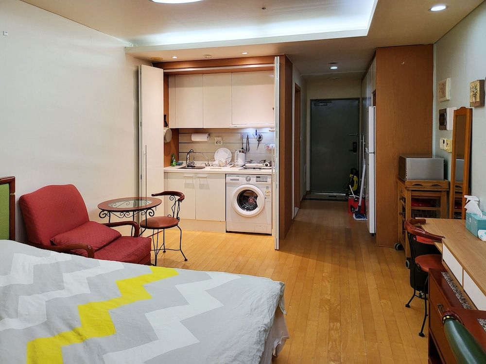 Khan Residence Room 23