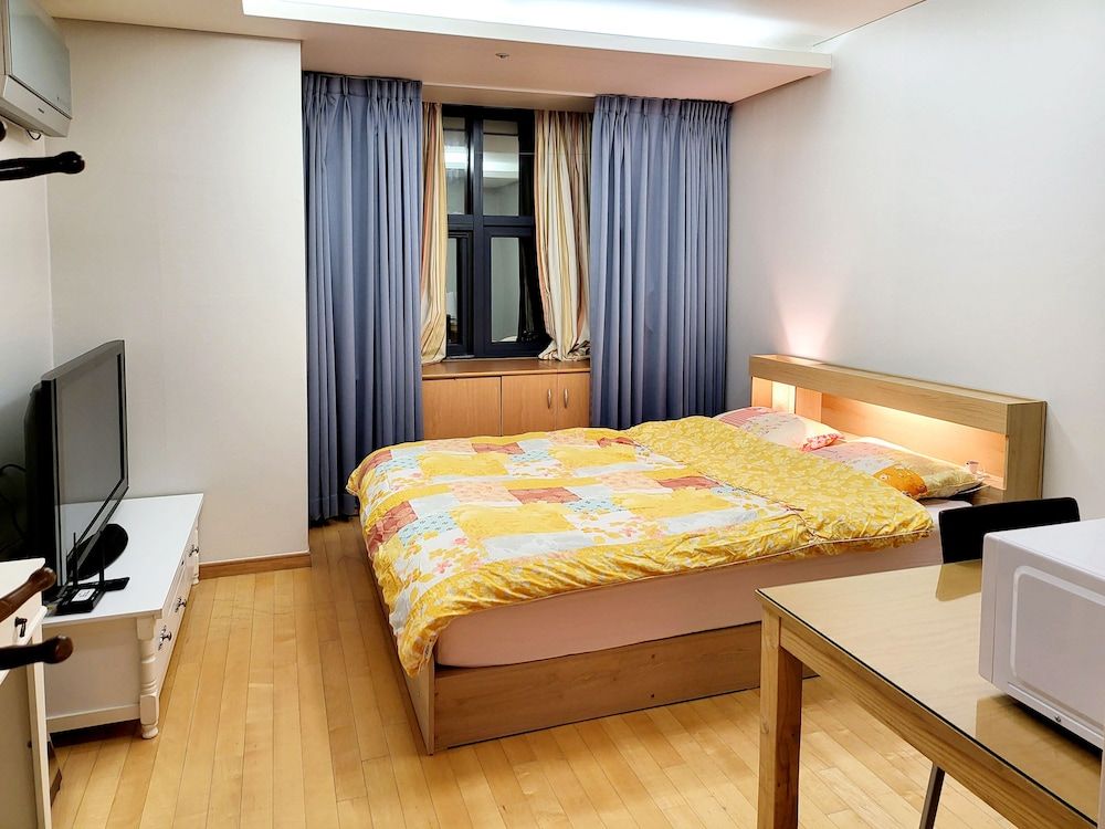 Khan Residence Room 5