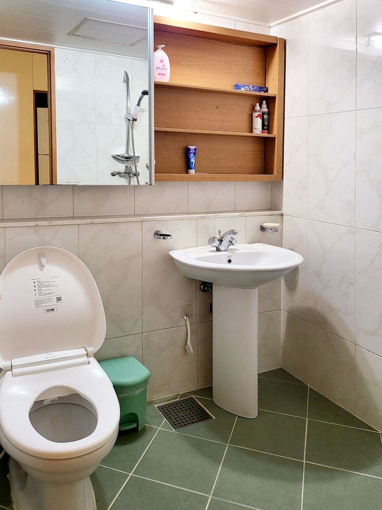 Khan Residence Room 12