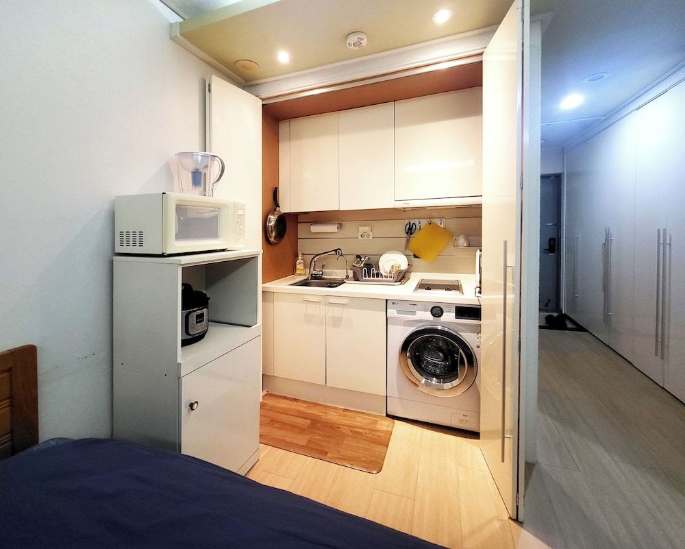 Khan Residence Studio 13